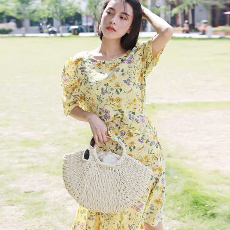 2023 New Handmade Bag Women Pompon Beach Weaving Ladies Paper Straw Bag Wrapped Beach Bag Moon Shape