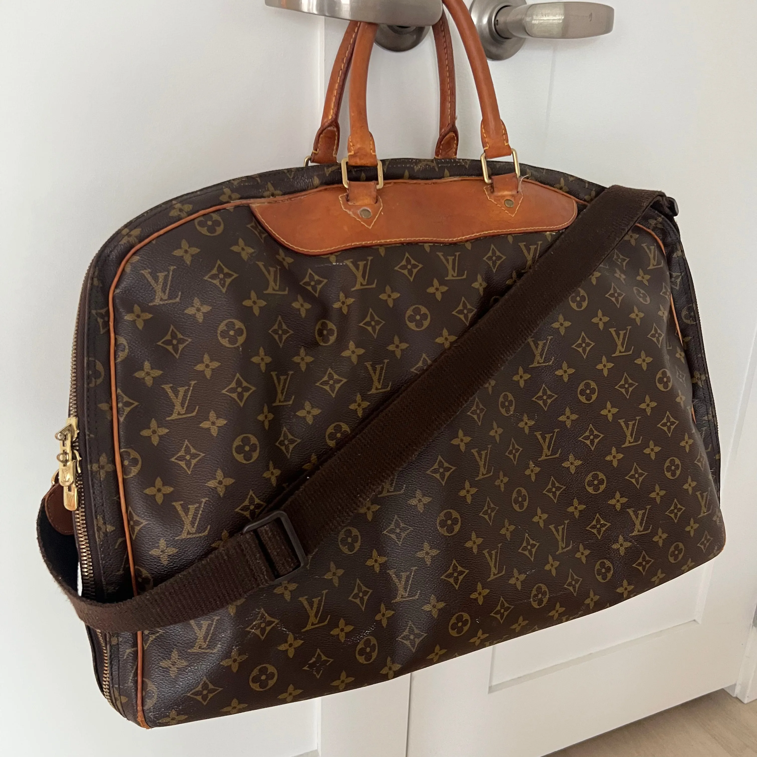 Louis Vuitton Alize Heures 24 Bag