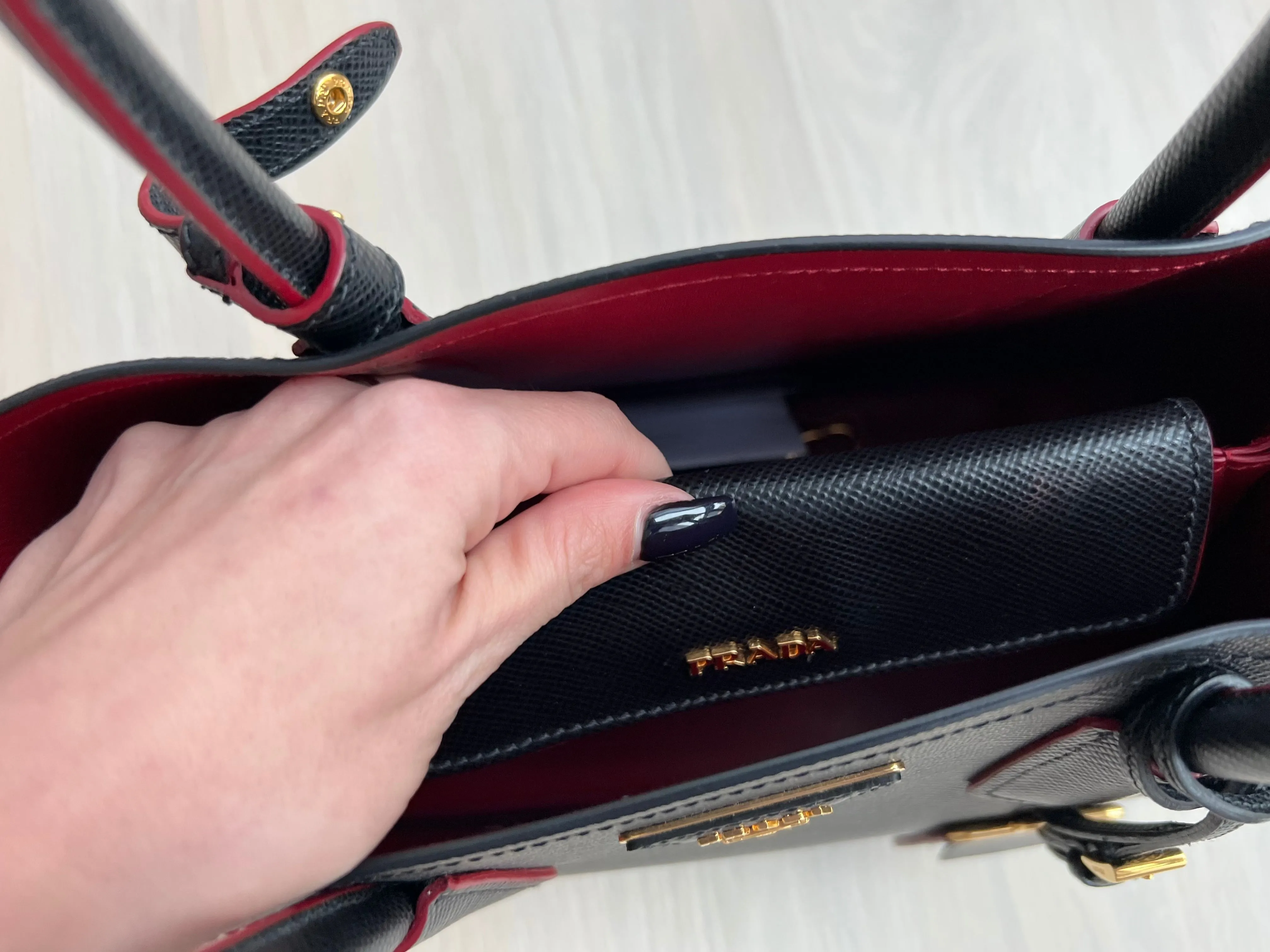 Prada Luxurious Double Bag - Elegant Designer Handbag for Fashion Enthusiasts