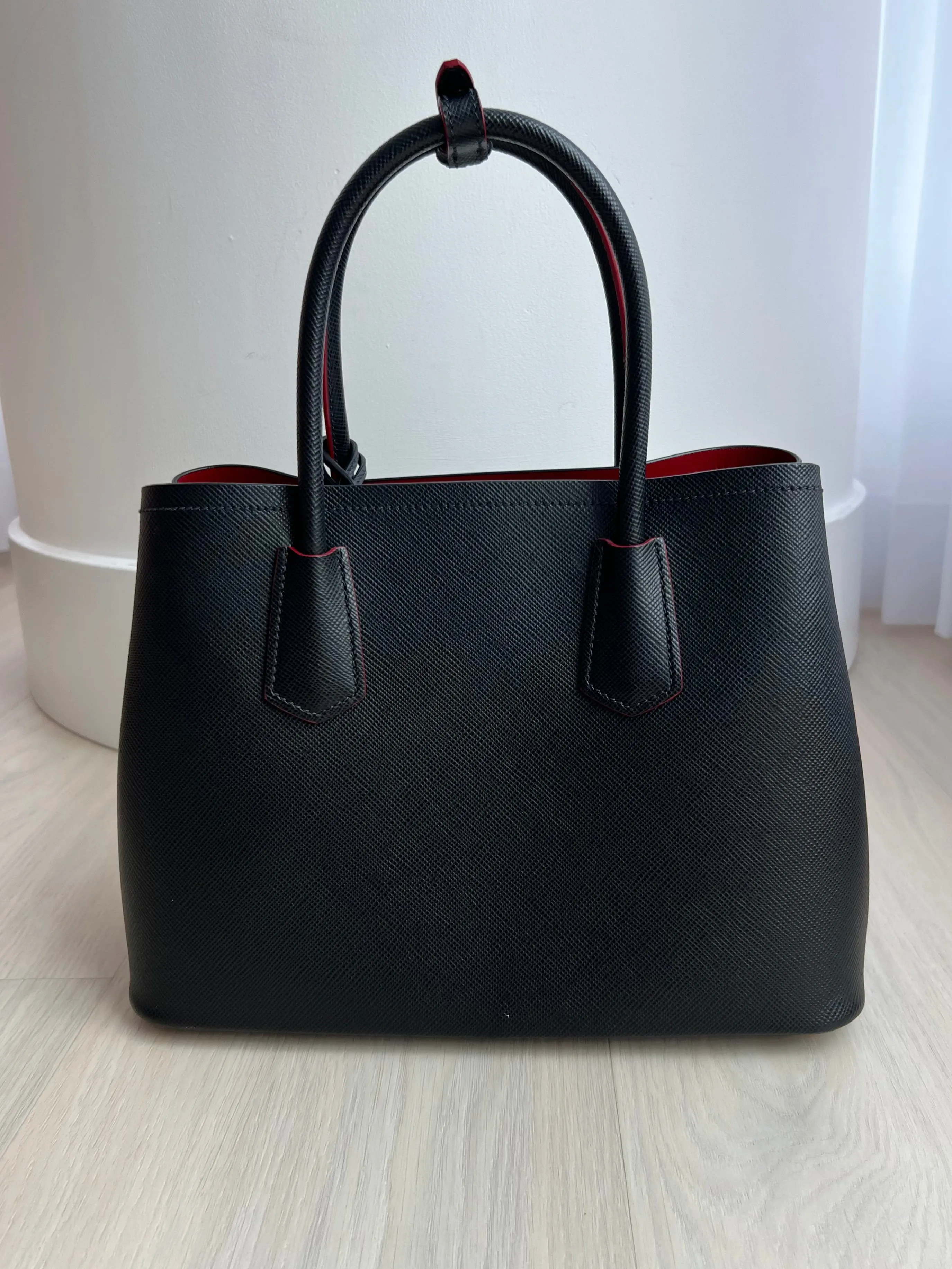 Prada Luxurious Double Bag - Elegant Designer Handbag for Fashion Enthusiasts