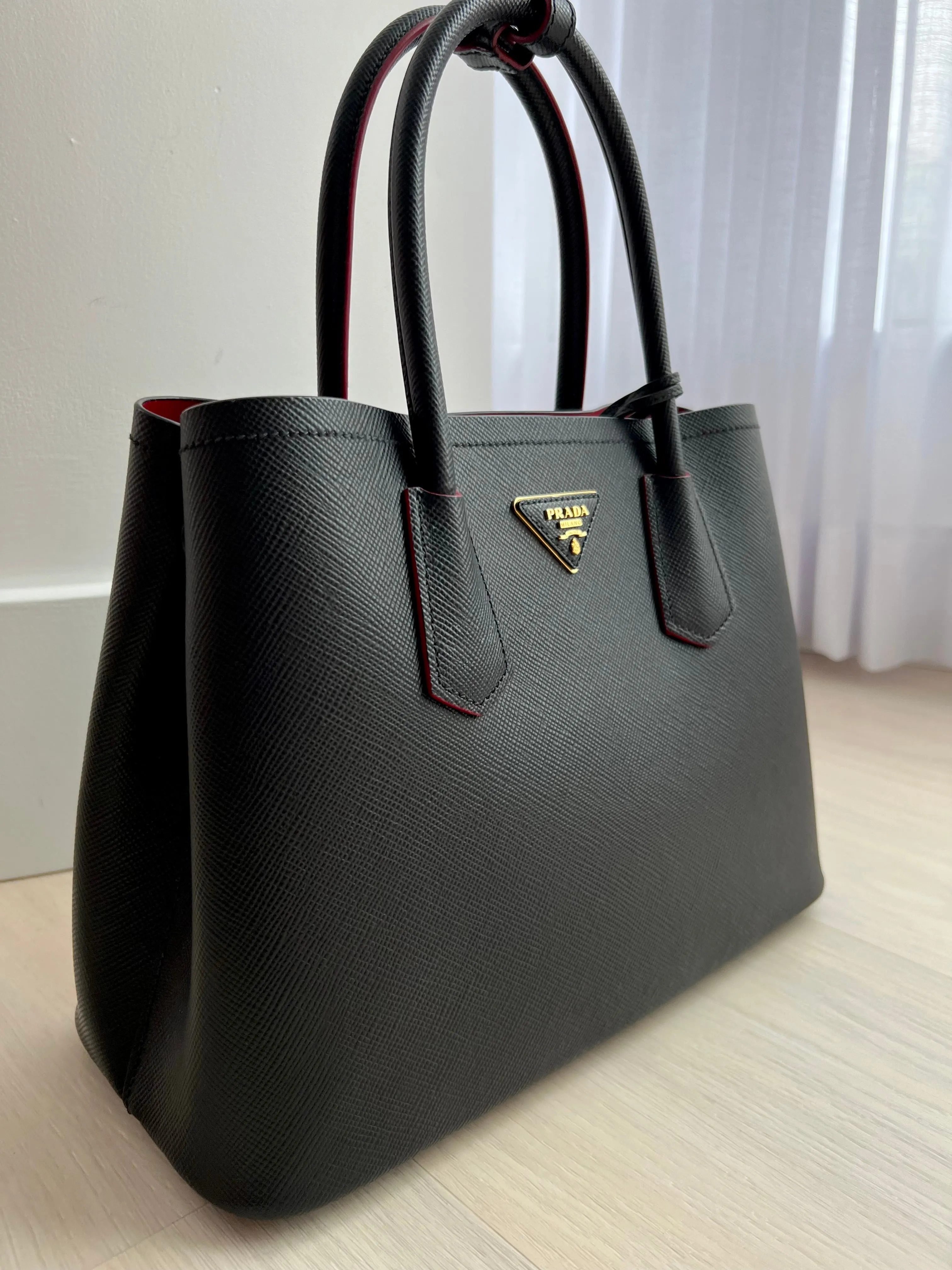 Prada Luxurious Double Bag - Elegant Designer Handbag for Fashion Enthusiasts