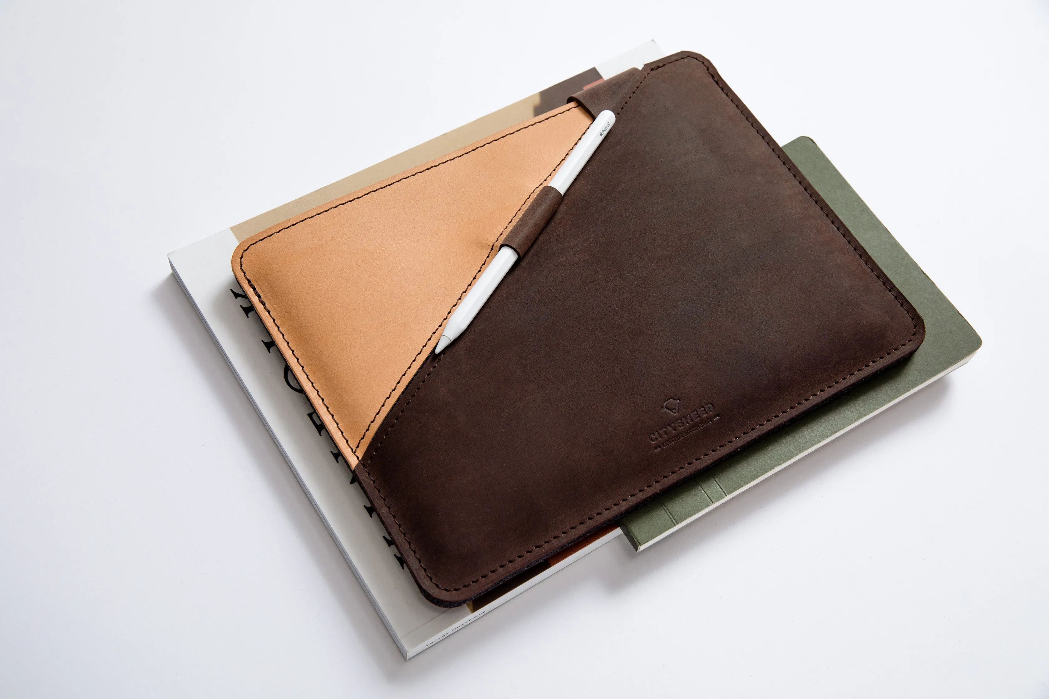 SLIM FIT iPad Case/ Oak Brown/