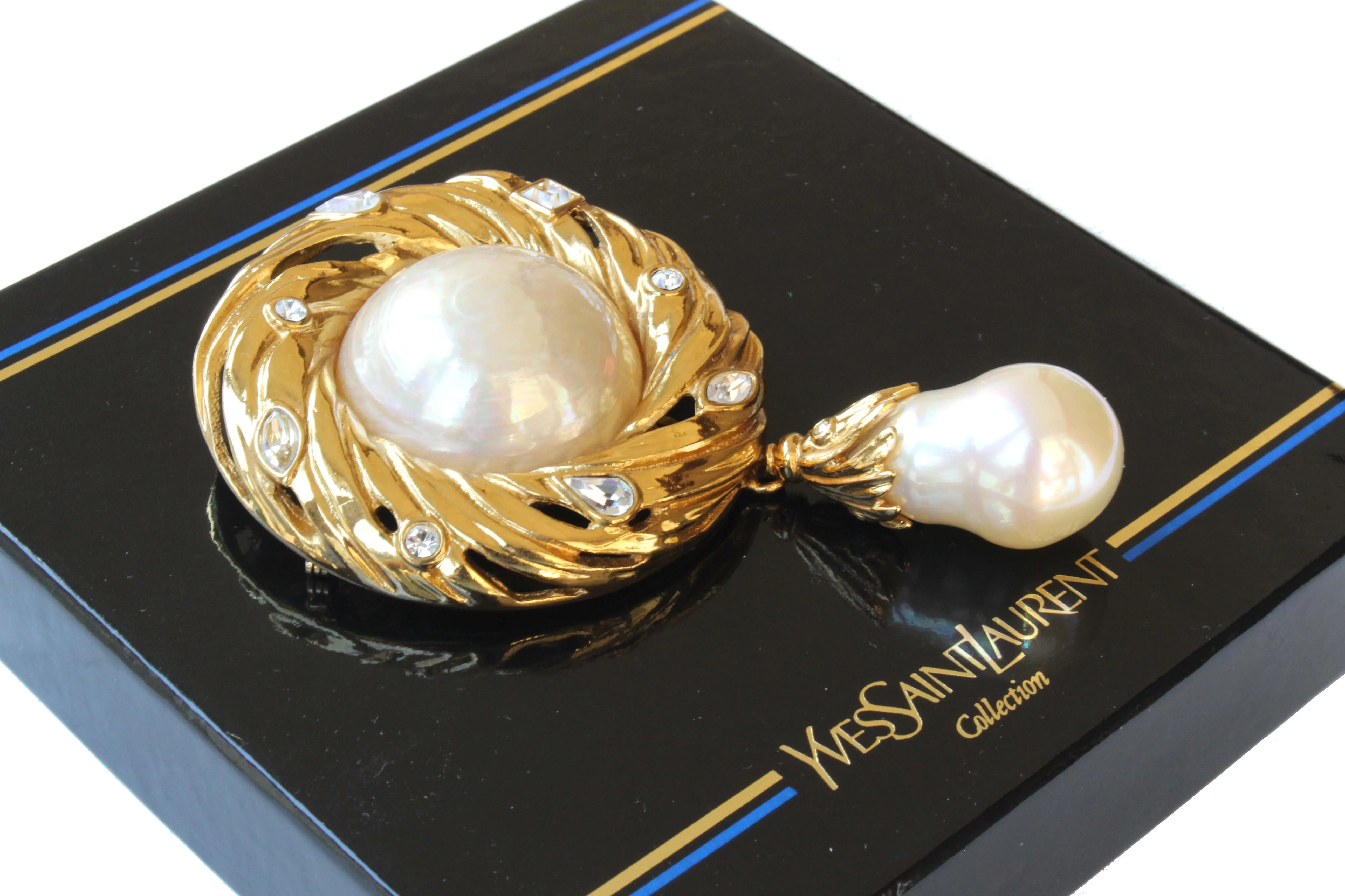 YVES SAINT LAURENT large dangling pearl brooch pendant