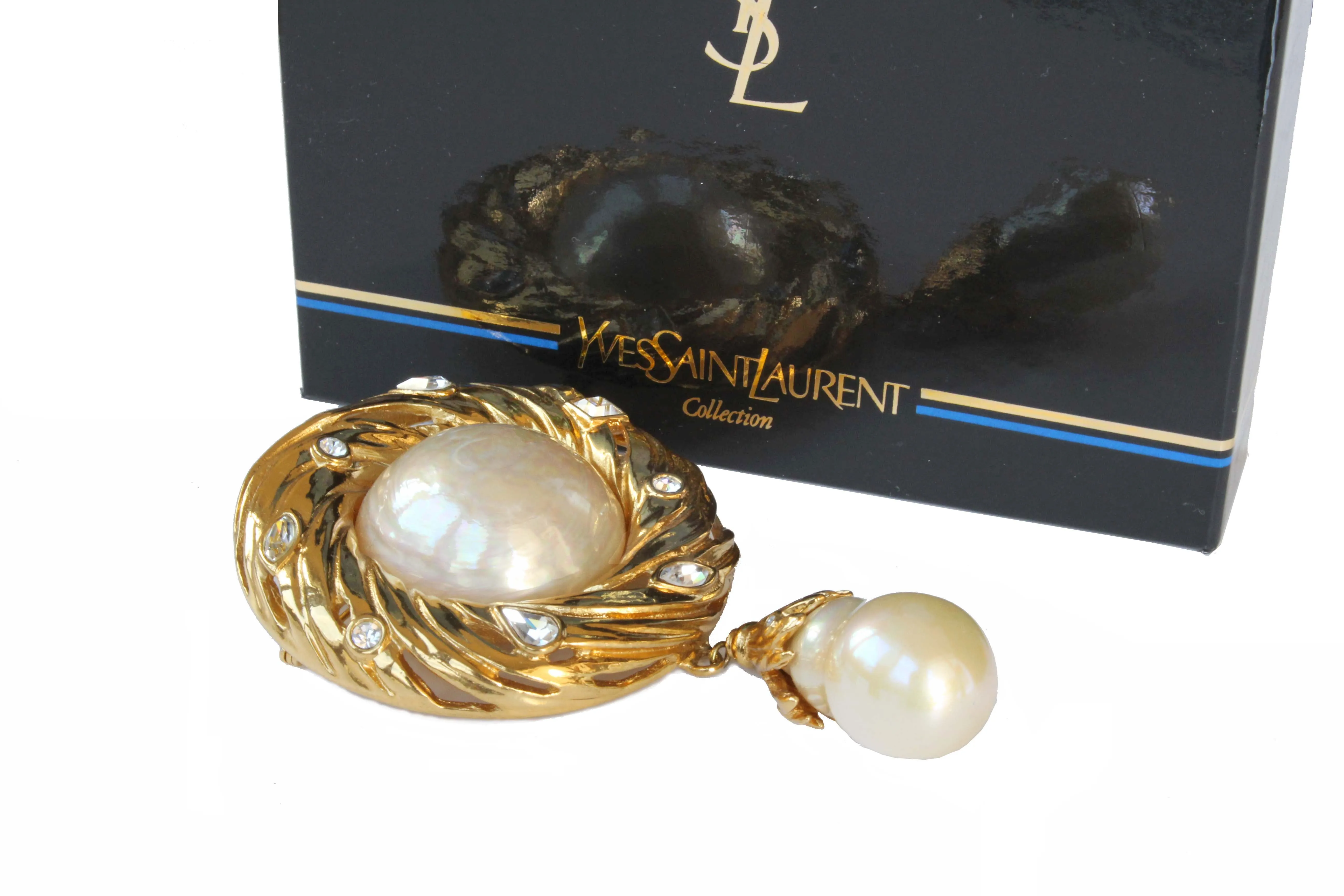 YVES SAINT LAURENT large dangling pearl brooch pendant